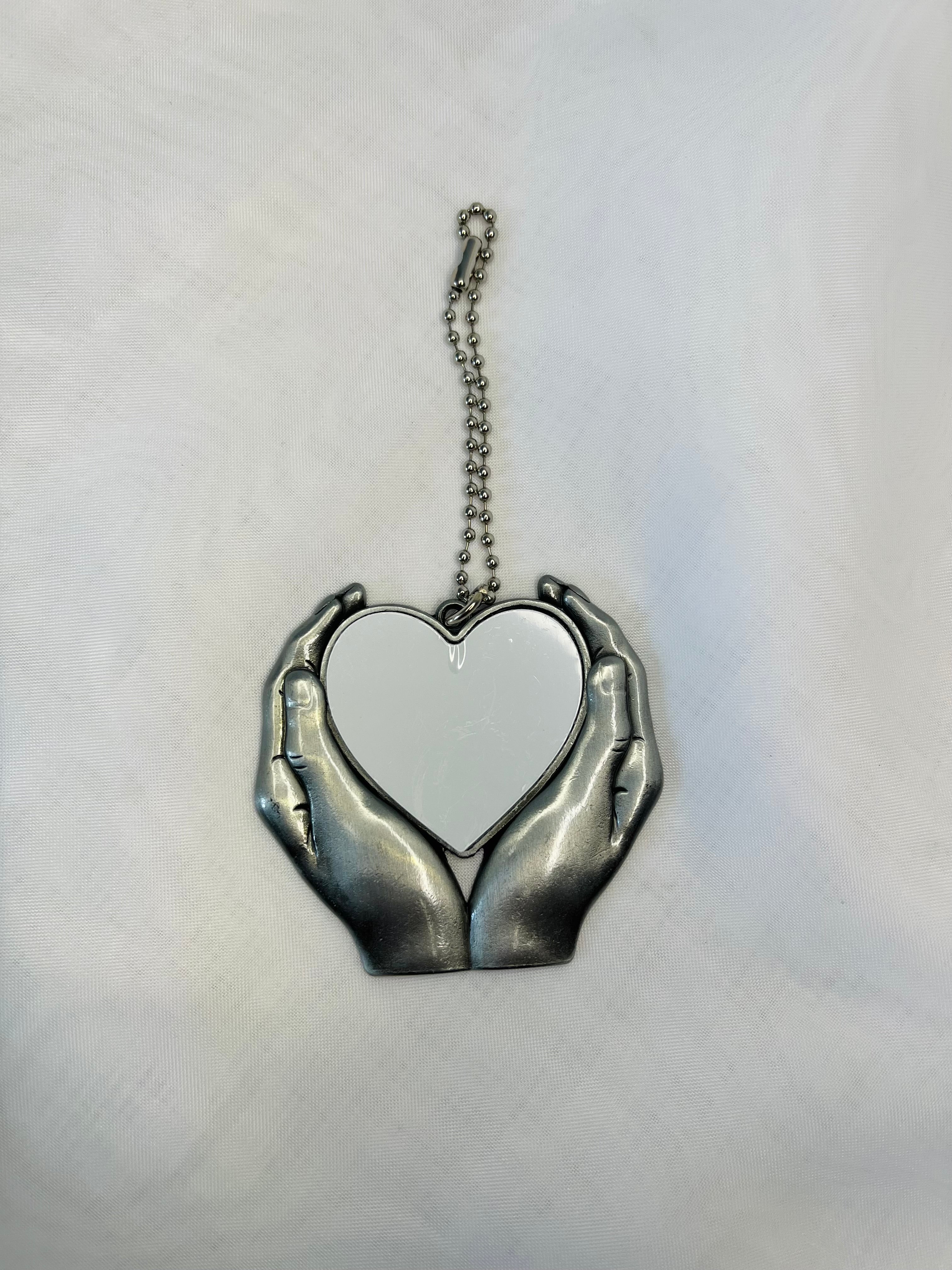 Szív a kézben fényképes medál